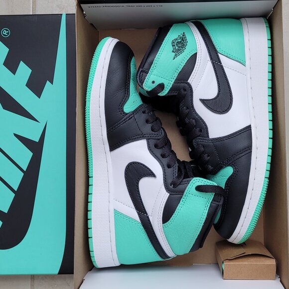 Nike Air Jordan 1 Retro High OG GS White Black Green Glow Size 5.5Y/7W - Picture 4 of 10